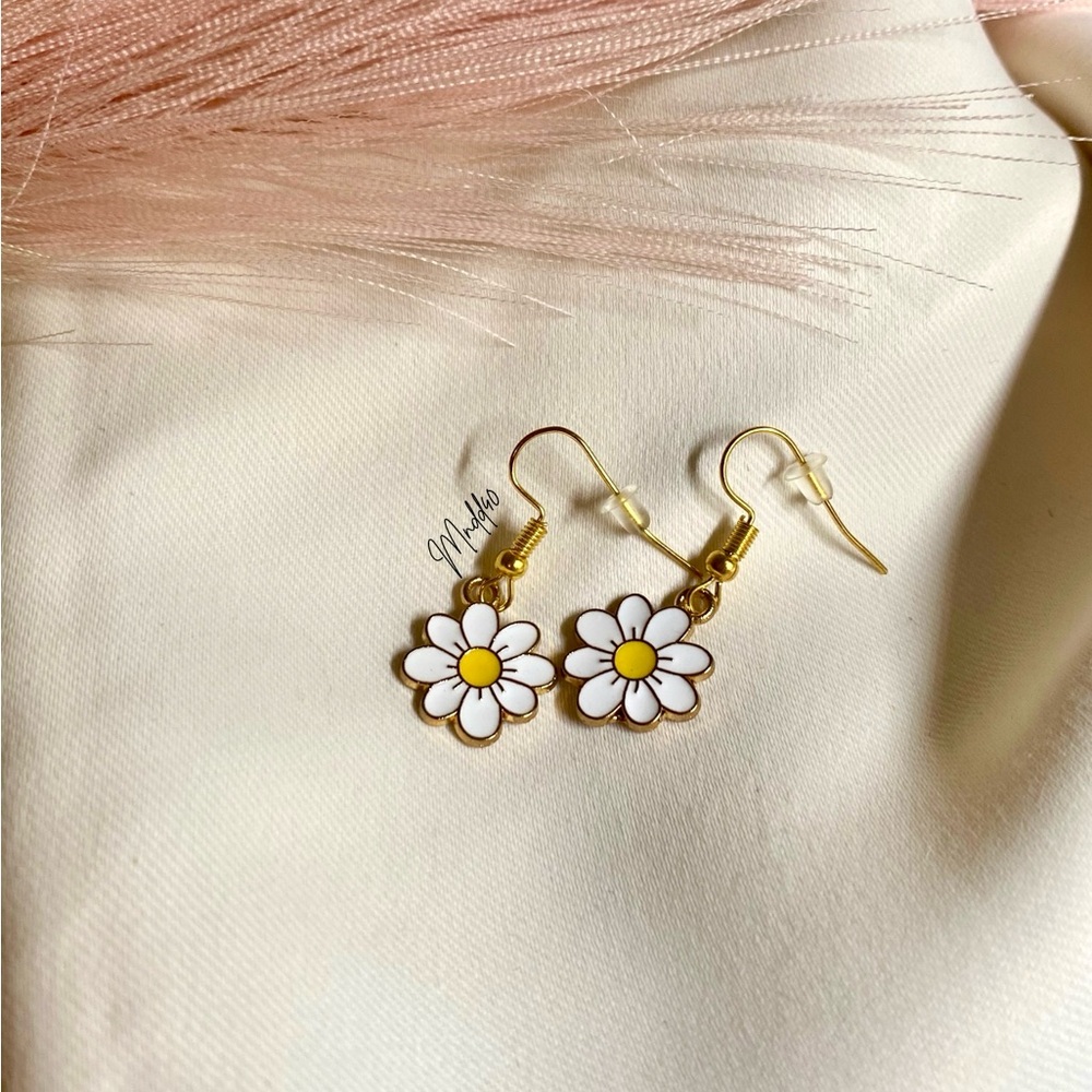 LAST ONE - Handmade Daisy Earrings